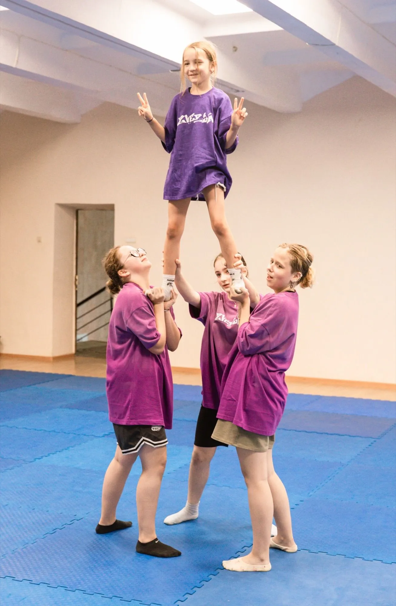 Дети на тренировке — школьная программа